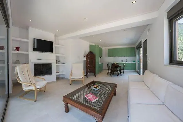 Eucalyptus -- Agios Ioannis Beachfront Apartment Agios Ioannis (Lefkada)